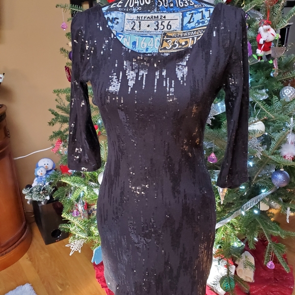 Dresses & Skirts - BLACK SEQUIN 3/4 SLEEVE BODYCON DRESS!